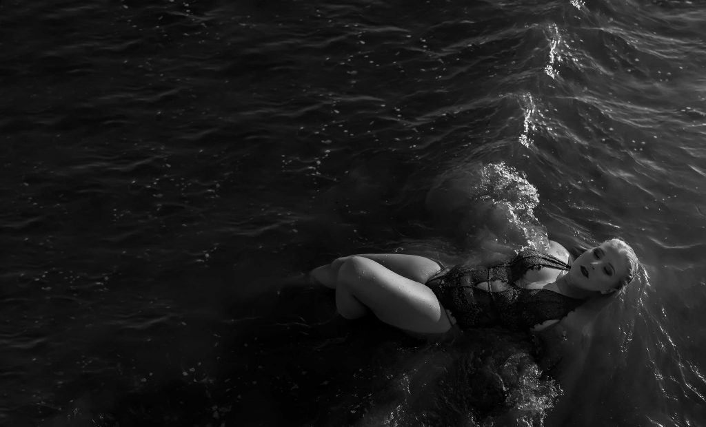 Outdoor boudoir photography, outdoor boudoir north carolina, beach boudoir north carolina, beach boudoir emerald isle, beach boudoir beaufort nc, Swansboro North Carolina Boudoir Photographer