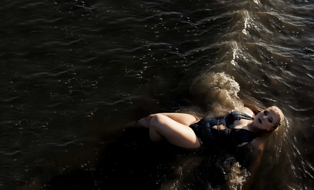 Outdoor boudoir photography, outdoor boudoir north carolina, beach boudoir north carolina, beach boudoir emerald isle, beach boudoir beaufort nc, Swansboro North Carolina Boudoir Photographer