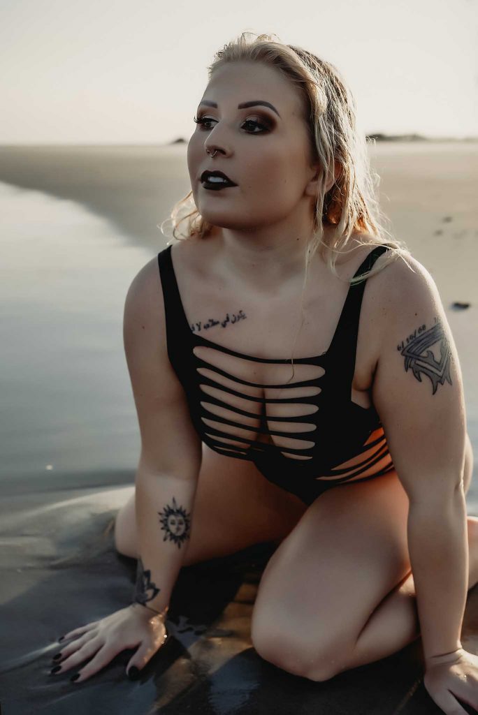 Outdoor boudoir photography, outdoor boudoir north carolina, beach boudoir north carolina, beach boudoir emerald isle, beach boudoir beaufort nc, Swansboro North Carolina Boudoir Photographer