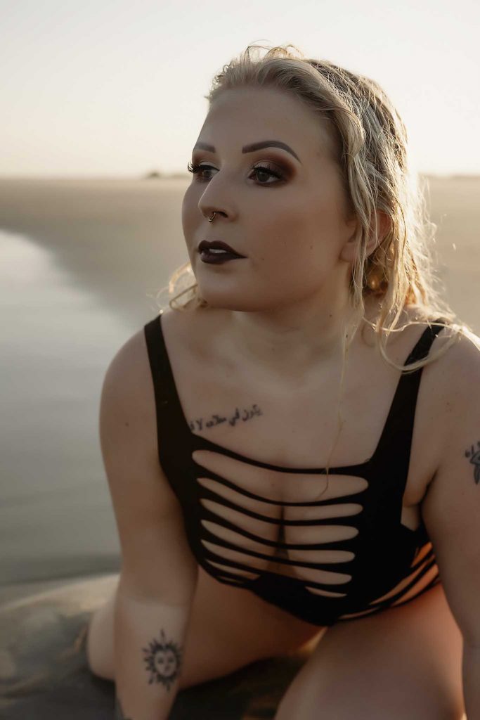 Outdoor boudoir photography, outdoor boudoir north carolina, beach boudoir north carolina, beach boudoir emerald isle, beach boudoir beaufort nc, Swansboro North Carolina Boudoir Photographer