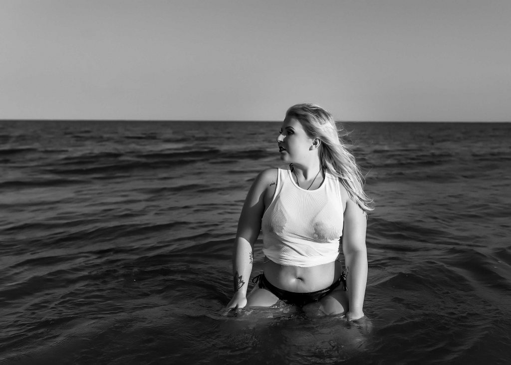 Outdoor boudoir photography, outdoor boudoir north carolina, beach boudoir north carolina, beach boudoir emerald isle, beach boudoir beaufort nc, Swansboro North Carolina Boudoir Photographer