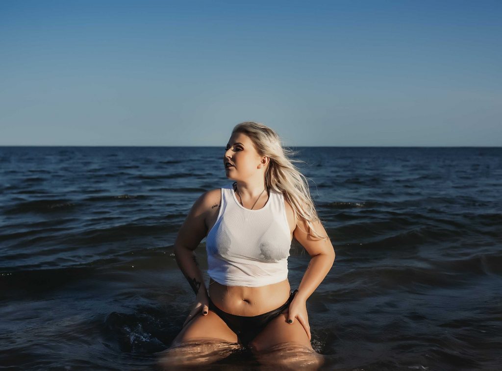 Outdoor boudoir photography, outdoor boudoir north carolina, beach boudoir north carolina, beach boudoir emerald isle, beach boudoir beaufort nc, Swansboro North Carolina Boudoir Photographer